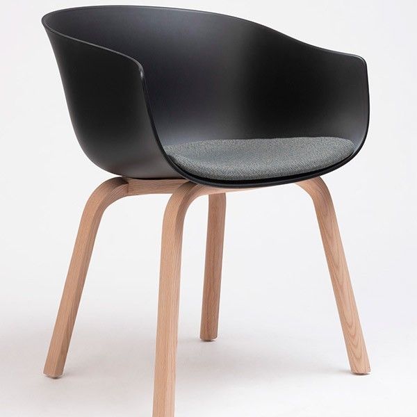 silla bai madera con asiento tapizado